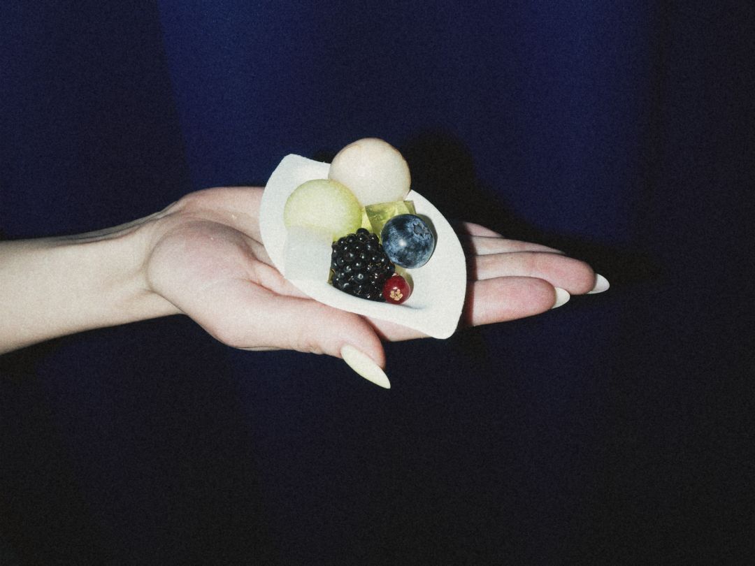 Fruit boat served by hand